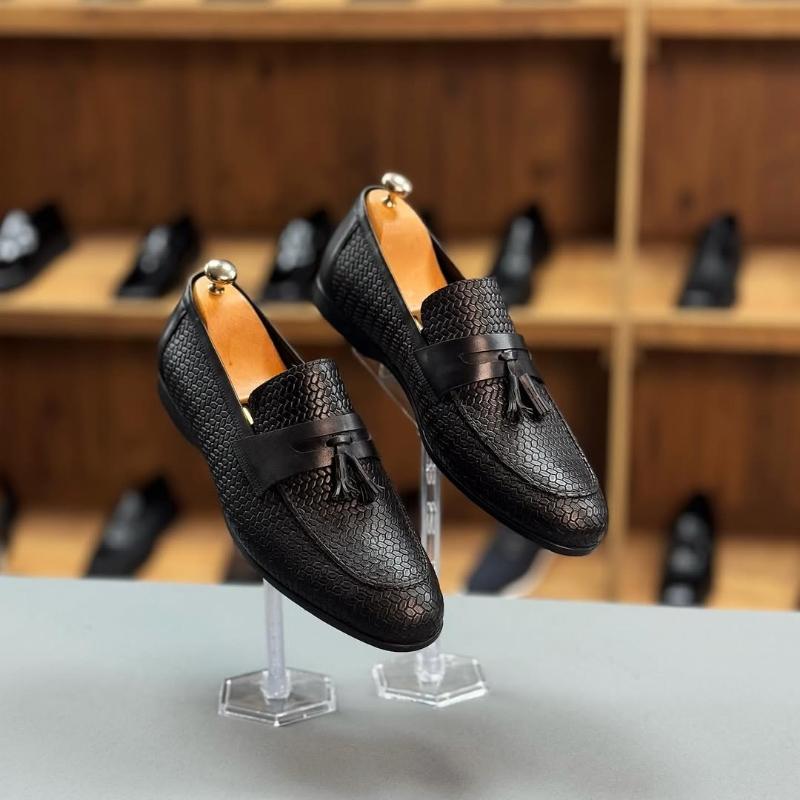 Men Textured Formal Tassel Loafers