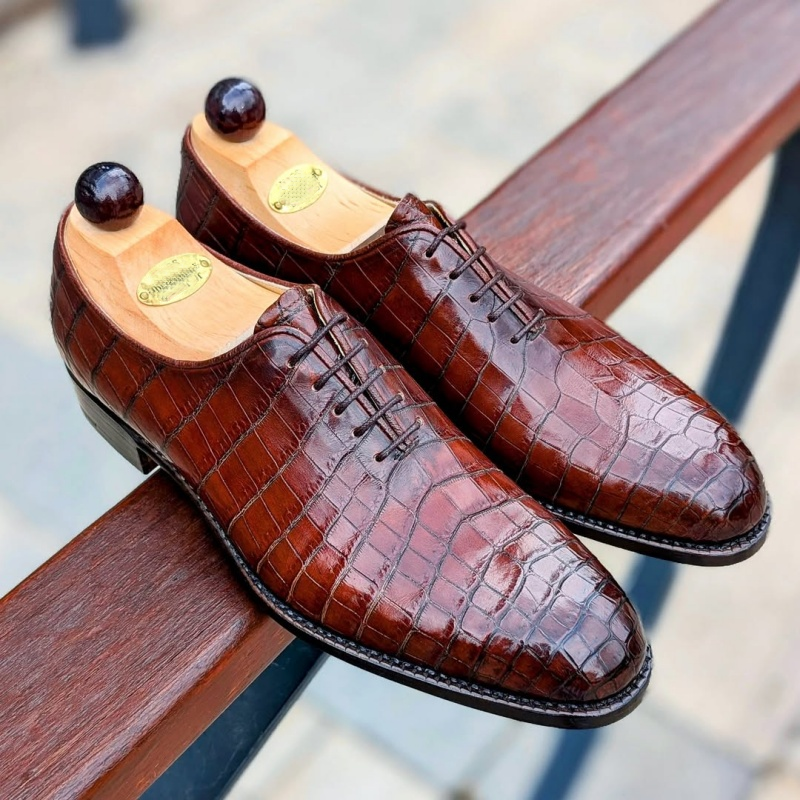 Reddish-brown Alligator Wholecut Shoes