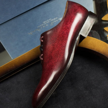 Elegant And Eye-catching / Red Velvet Patina Oxford