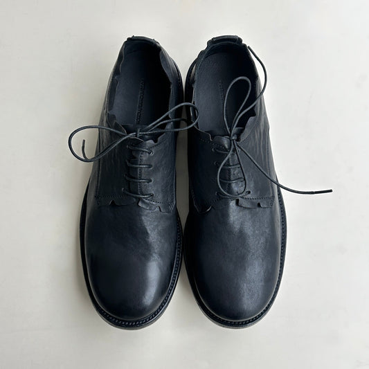 Trimmed Derby (2026) MB.Lace Up Closure. Trimmed Shoe Collar And Eyestay. Unstructured Vamp. Cow Leather Sole.